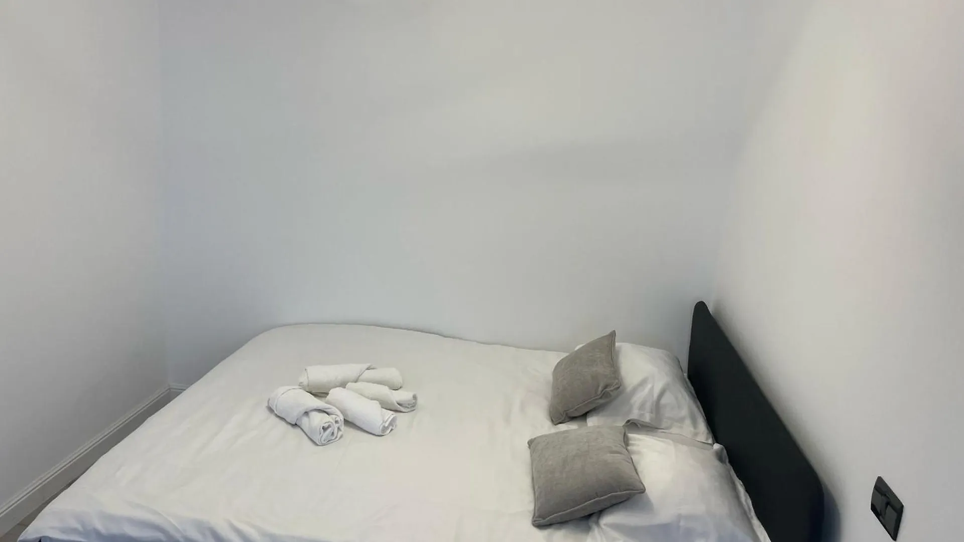 Fancy 1 Bdrm Apartment In Center Bucareste